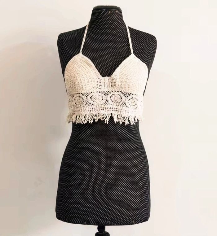 Top dénudé crochet beige  – Taille S