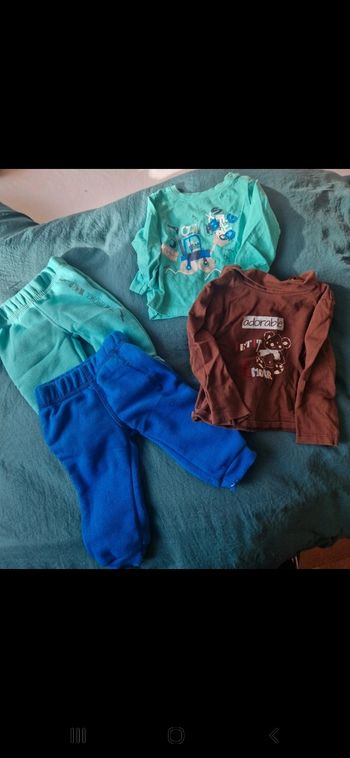 Lot de 2 joggings et 2 tee-shirts manches longues taille 6 mois.