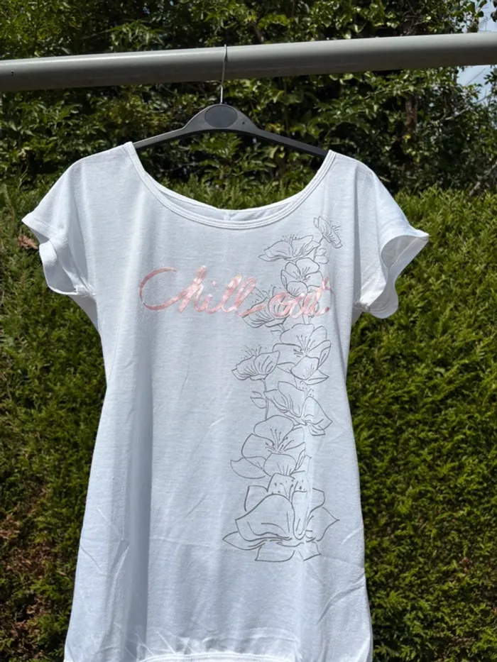 T-shirt blanc imprimé floral et inscription – Marque non précisée