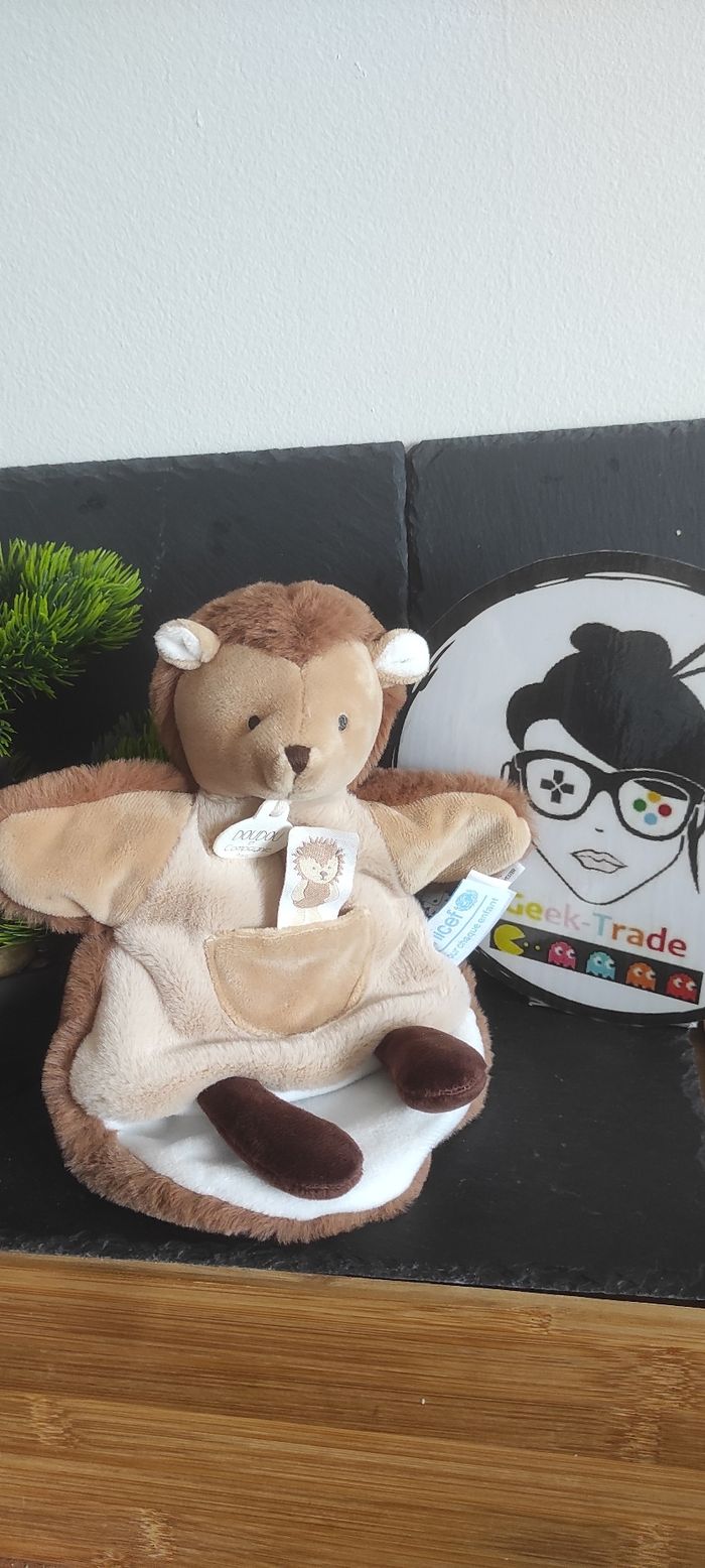 doudou et compagnie herisson marionnette unicef marron beige dc3989 poche