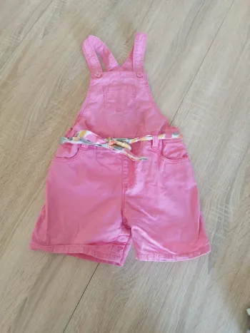 Salopette rose avec ceinture