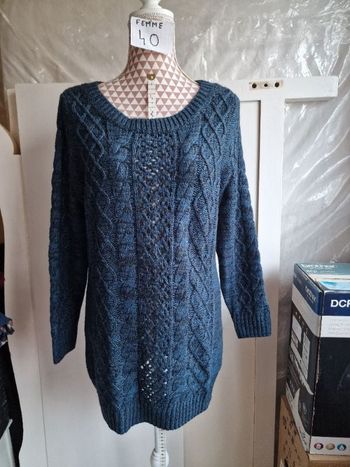 Robe, mini, bleu chiné, en très très bon état, en acrylique & laine, longueur 77cm, marque H&M =7€