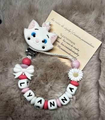 Attache tétine Marie