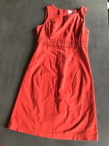 Robe courte sans manches taille 36