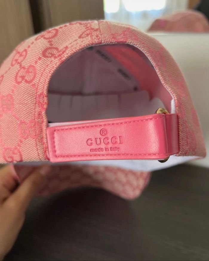 Casquette, rose ou noire