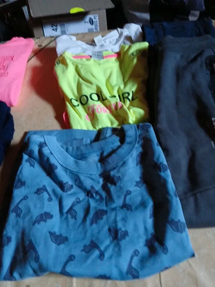 Lot vêtements fille   9ans - photo numéro 2