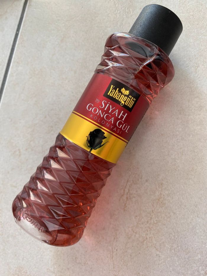 Eau de Cologne rose noir