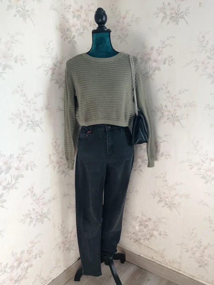 Pull crop top kaki avec lignes en relief / divided / (S) - photo numéro 2
