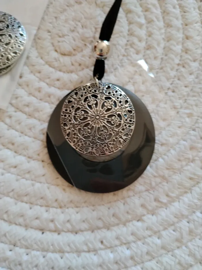 Ensemble collier et boucles d'oreilles - photo numéro 2