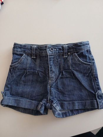 Short fille