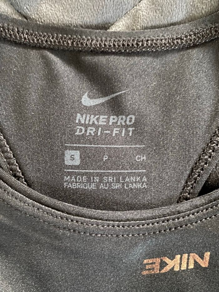 Haut de sport Nike taille S - photo numéro 3