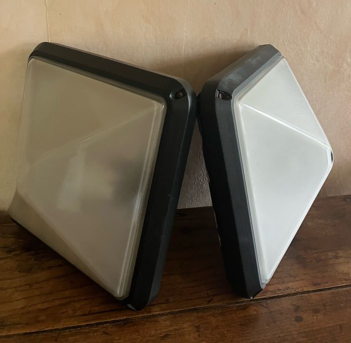 Lot de 2 appliques murales-Delta Prisma-Années 80