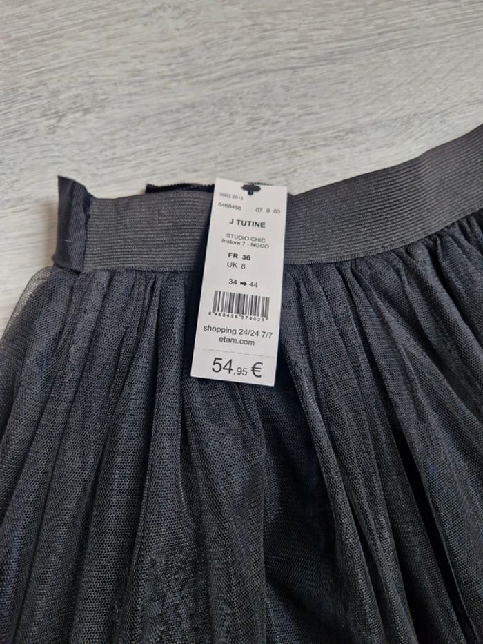 Jolie jupe mi-longue neuve avec étiquette Etam 36 tulle et dentelle noire et marine - photo numéro 2