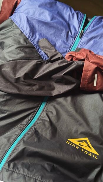 Veste coupe-vent Nike Trail avec capuche