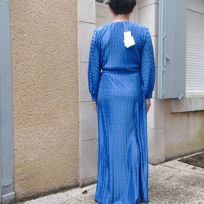 Magnifique robe neuve pour taille 40-44 - photo numéro 3