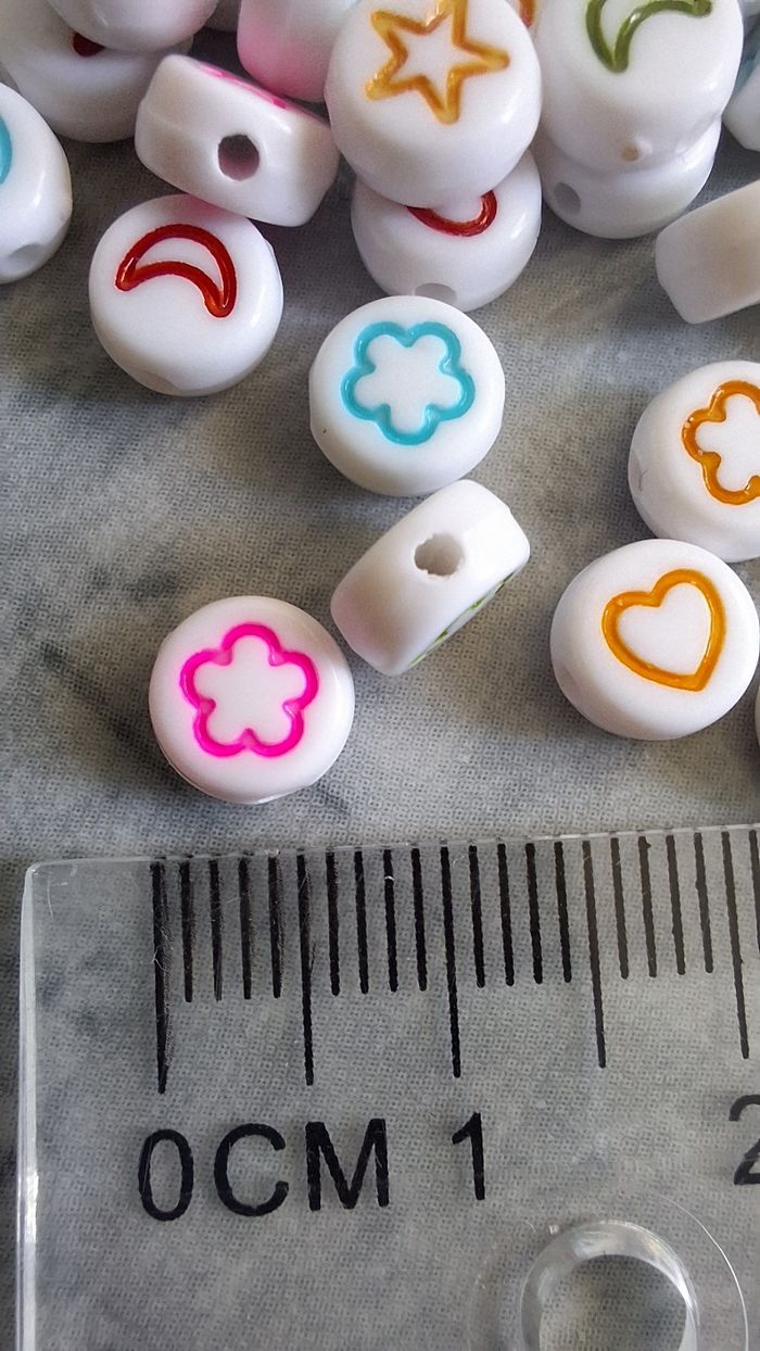 Perles blanches symboles multicolores - photo numéro 2