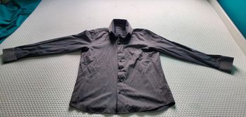 Chemise grise et noire