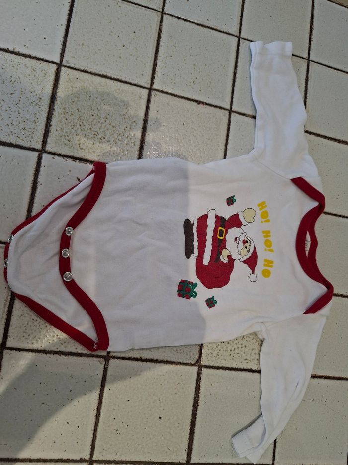 Lot bodys et tee shirt - photo numéro 5