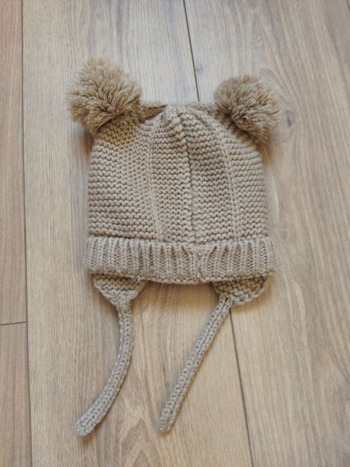 Bonnet à pompons beige