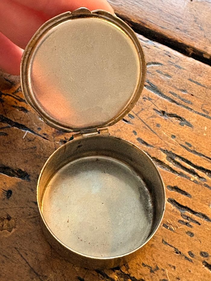 Lot de boîtes anciennes émaillées – décor XVIIIe, scènes galantes / château - photo numéro 6