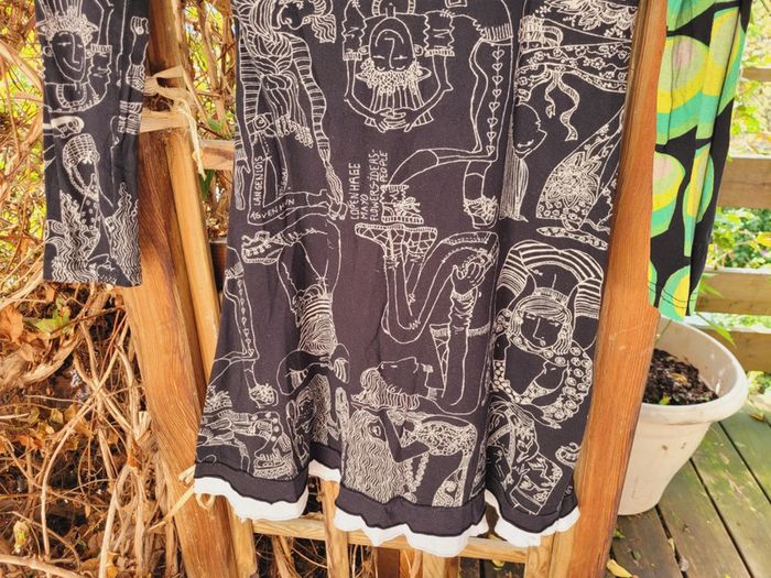 Superbe robe Desigual taille M (40) noire et blanche avec touches de couleurs - photo numéro 10