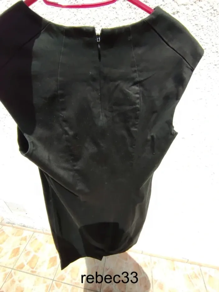 Robe cintrée noire - photo numéro 3