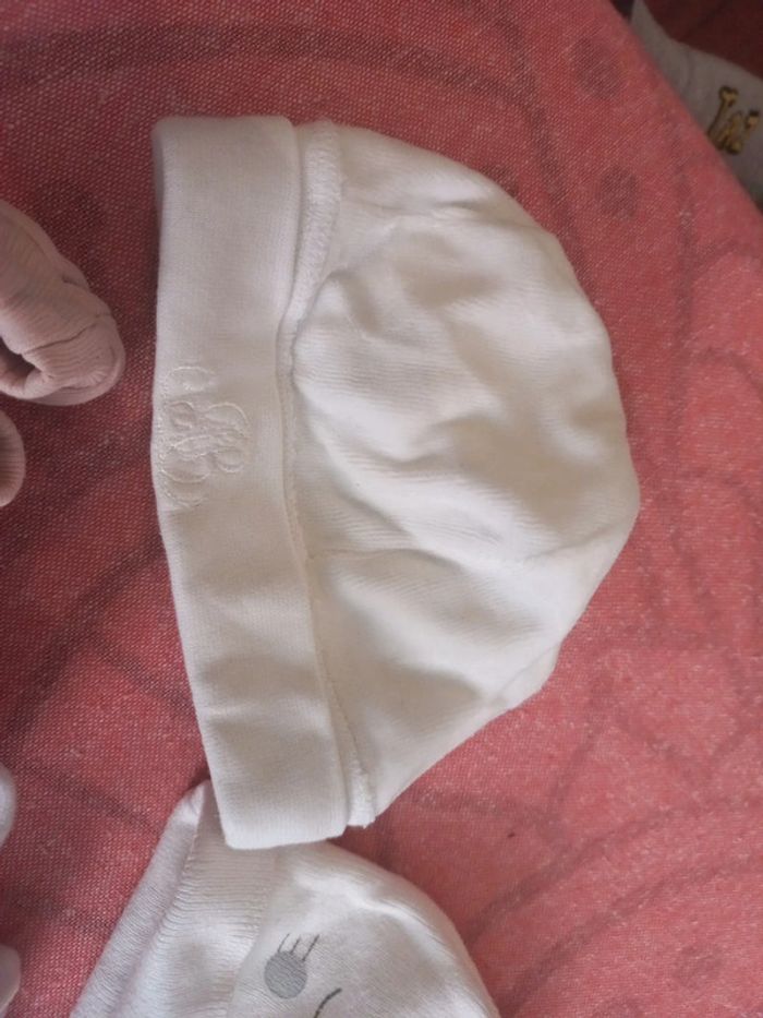 Lot bonnet chaussons naissance - photo numéro 2