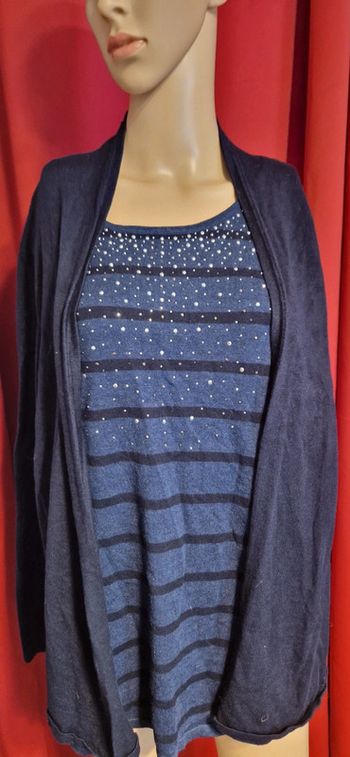 Joli haut rayures et perles taille 4 apparence gilet