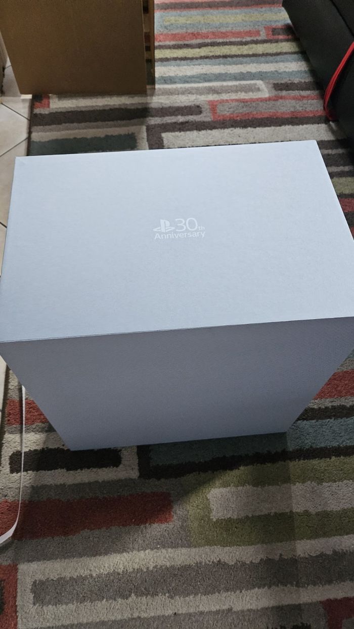 PS5 Pro 30e anniversaire + lecteur de disque - photo numéro 10