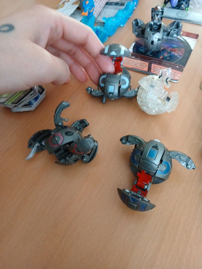 Lot de 15 bakugan + cartes magnetiques + cartes collection - photo numéro 8
