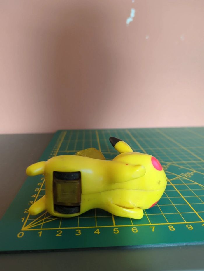 figurine pokémon Pikachu - photo numéro 3