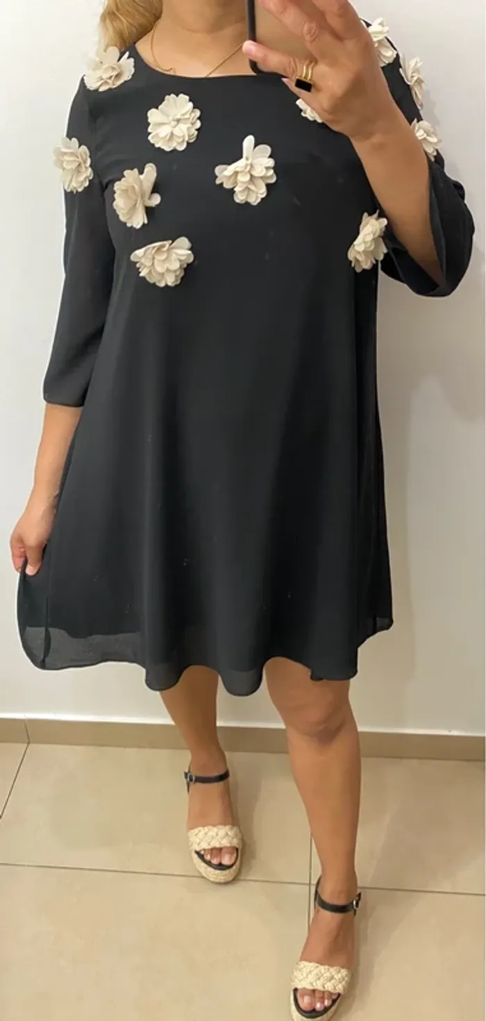 Superbe Robe Noire Chic Avec Fleurs - photo numéro 5