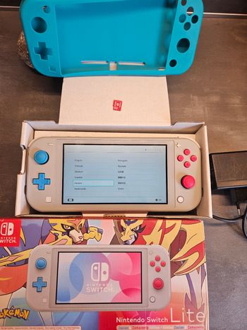 Nintendo Switch Lite Édition Zacian & Zamazenta – Très bon état + boîte d'origine