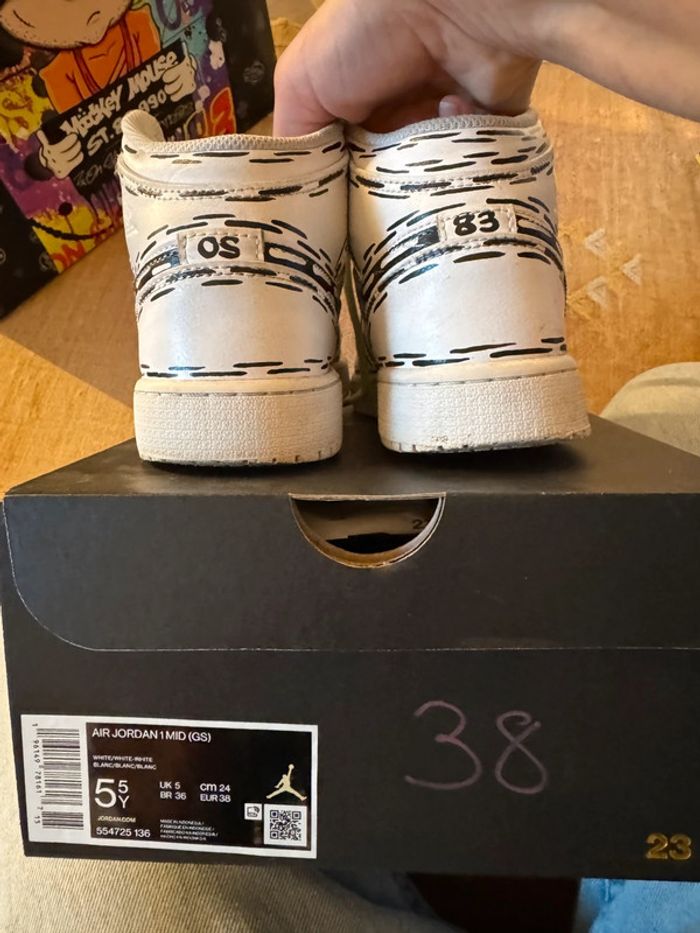Air Jordan 1 Mid taille 38 by On Stage 83 St Tropez - photo numéro 5