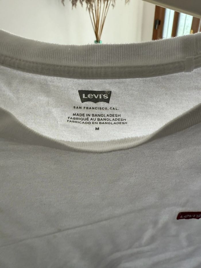 T-shirt Levis femme taille M état satisfaisant blanc quelques taches - photo numéro 5