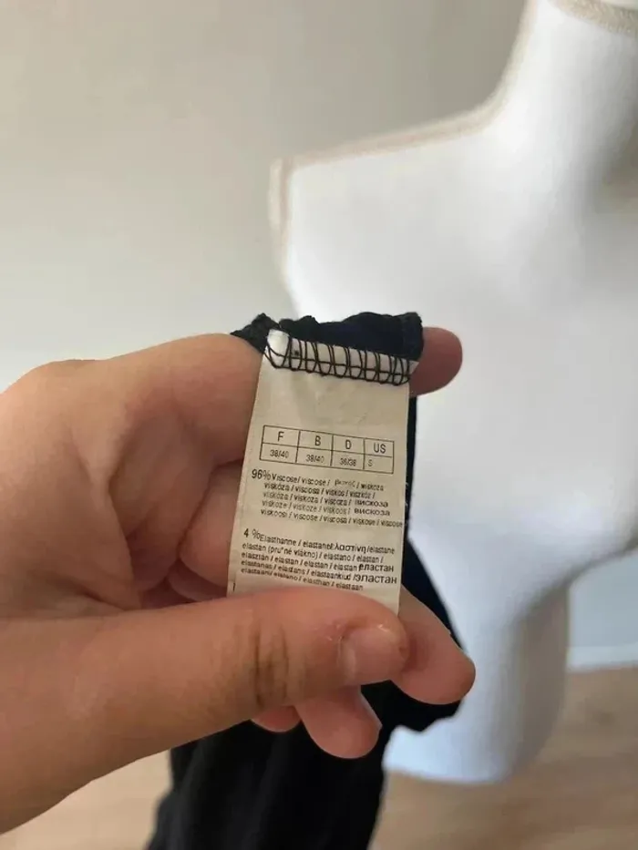 Robe noire - Taille 38/40 - photo numéro 7