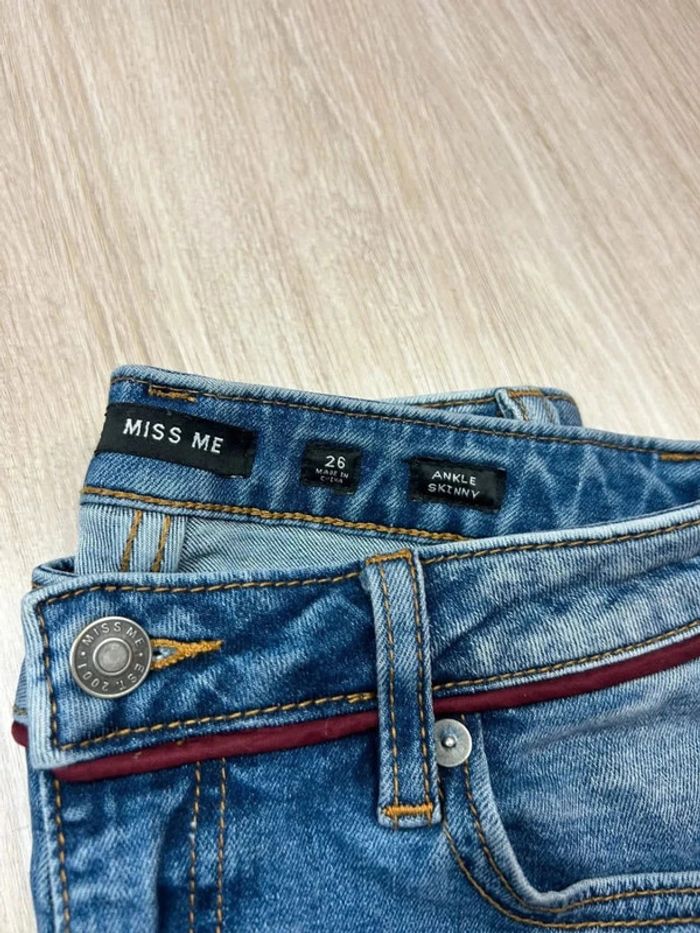 Jean Y2K Miss Me Ankle Skinny Perles et Clous Délavé Bleu Taille 26 US / 34 FR - photo numéro 3