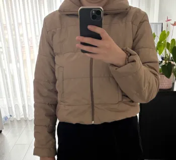 Doudoune courte avec taille élastique
