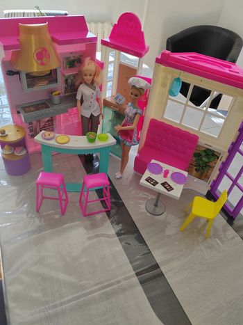 Pizzeria barbie avec 2 barbies 