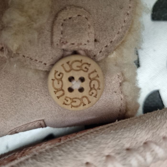 boots UGG taille 16 - photo numéro 2