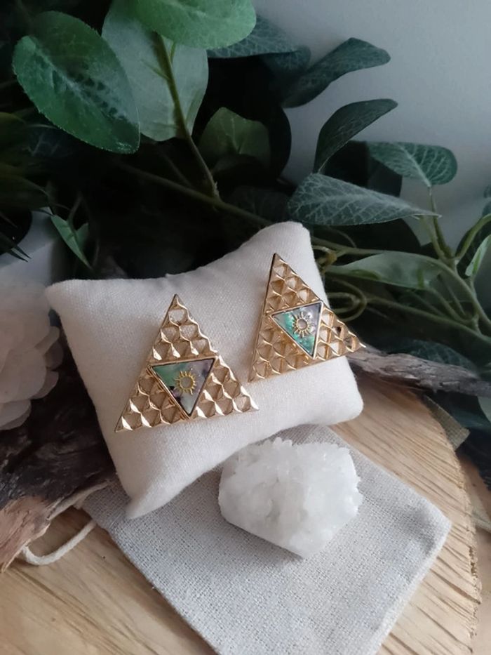 Boucles d'oreilles triangles abalone avec soleils