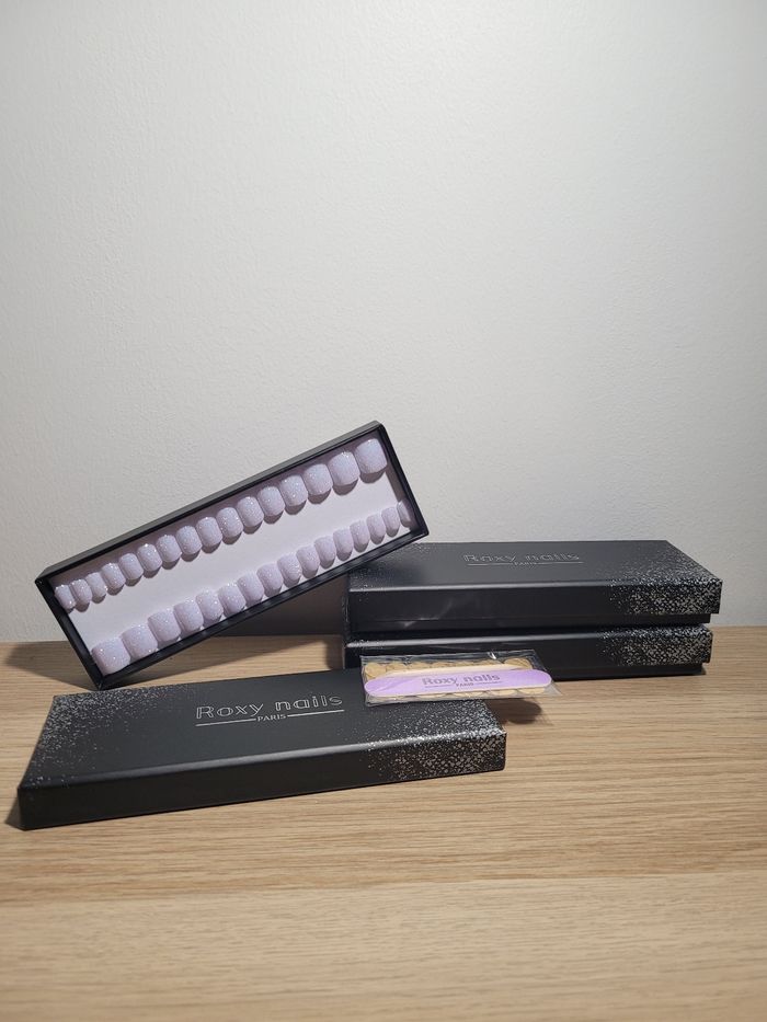 Lot de 3 boîtes de faux ongles Roxy Nails Paris – Neufs – Couleurs pastel et design Halloween 🎃✨