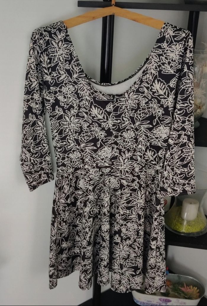 Robe noire et blanche - photo numéro 2