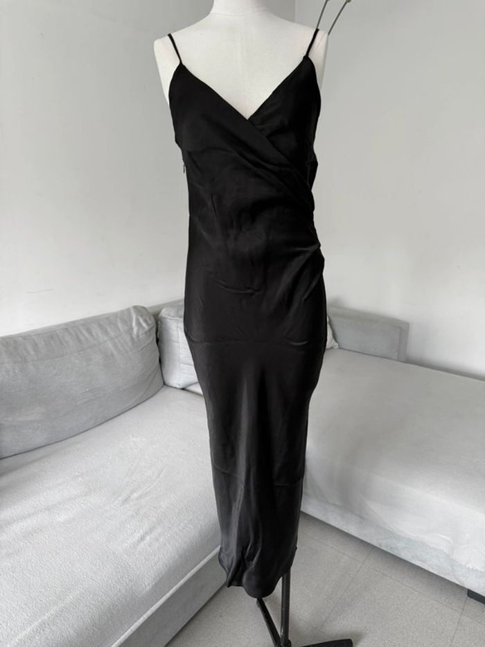 Robe noir satinée ZARA - photo numéro 2