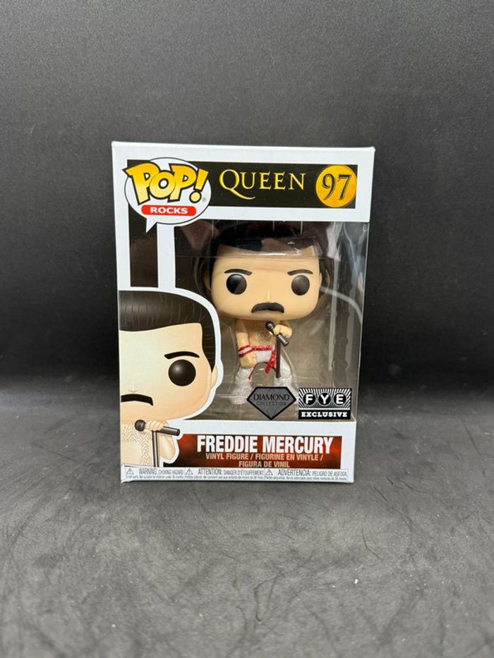 Funko pop queen Freddie mercury 97 diamond FYE Sticker - photo numéro 2
