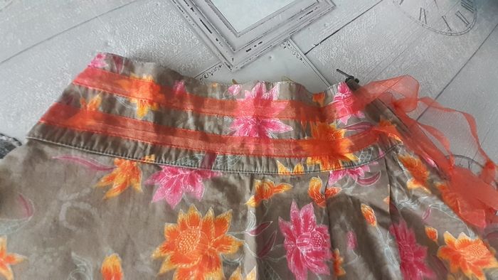Jupe kaki motif fleurs orange et rose - photo numéro 3