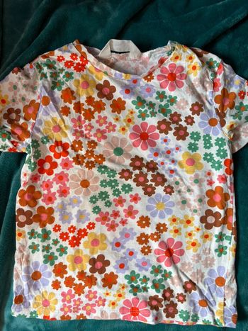 T-shirt à fleurs 7-8 ans