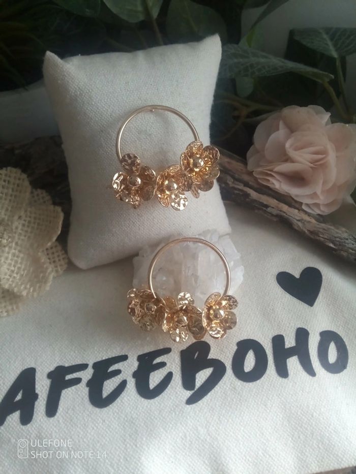 Boucles d'oreilles bohèmes fleurs dorées