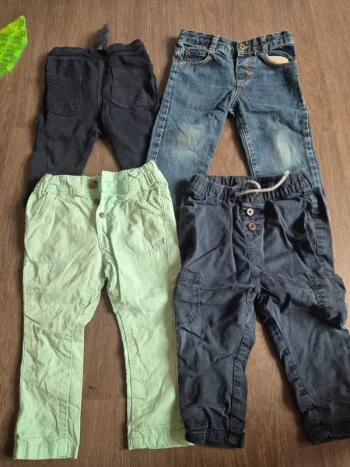 Magnifique lot de 4 pantalons 12 mois