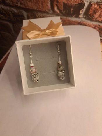 Boucles d'oreilles pendante grise rose argenté